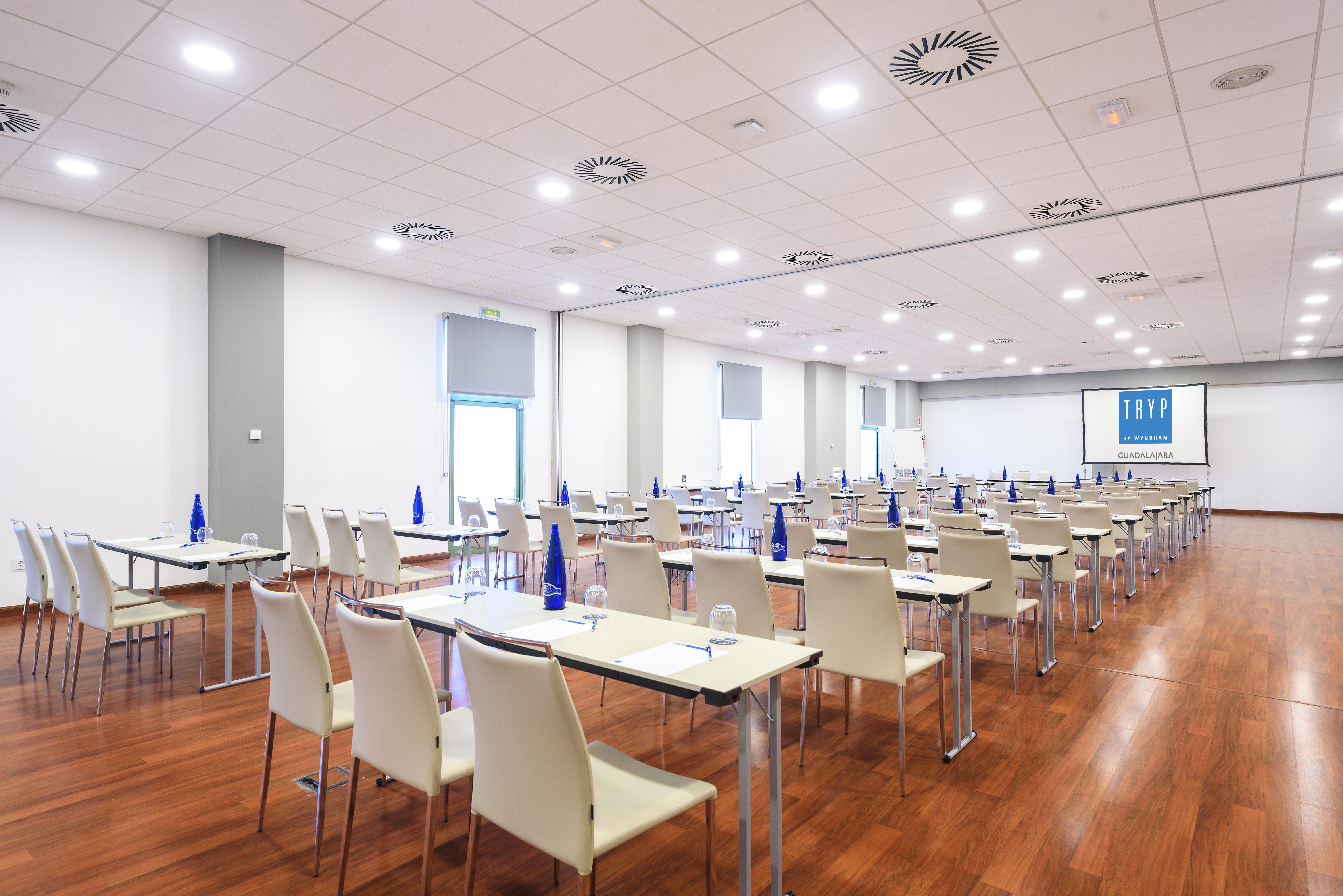 Hotel Guadalajara & Conference Center Affiliated By Melia Екстериор снимка