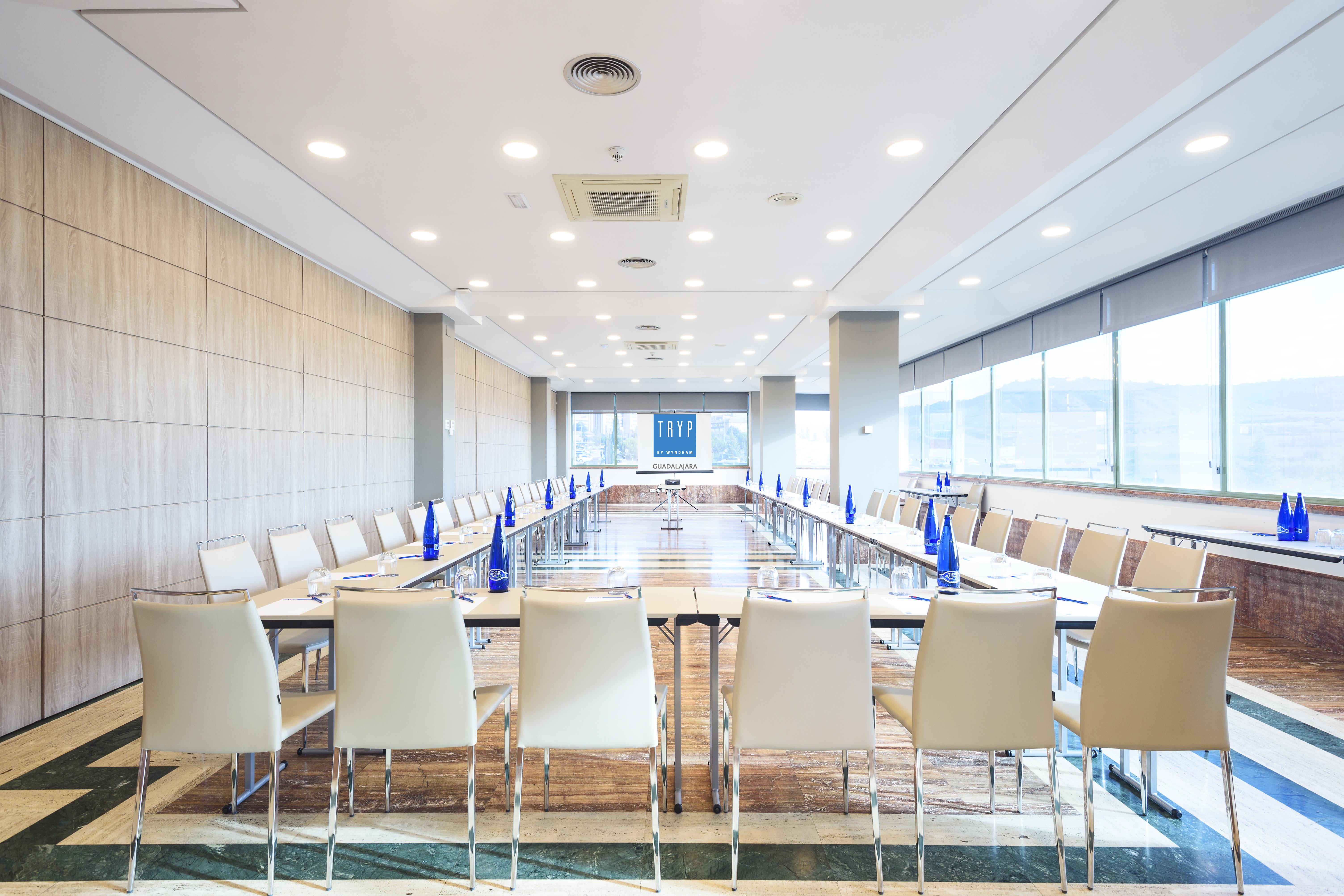 Hotel Guadalajara & Conference Center Affiliated By Melia Екстериор снимка
