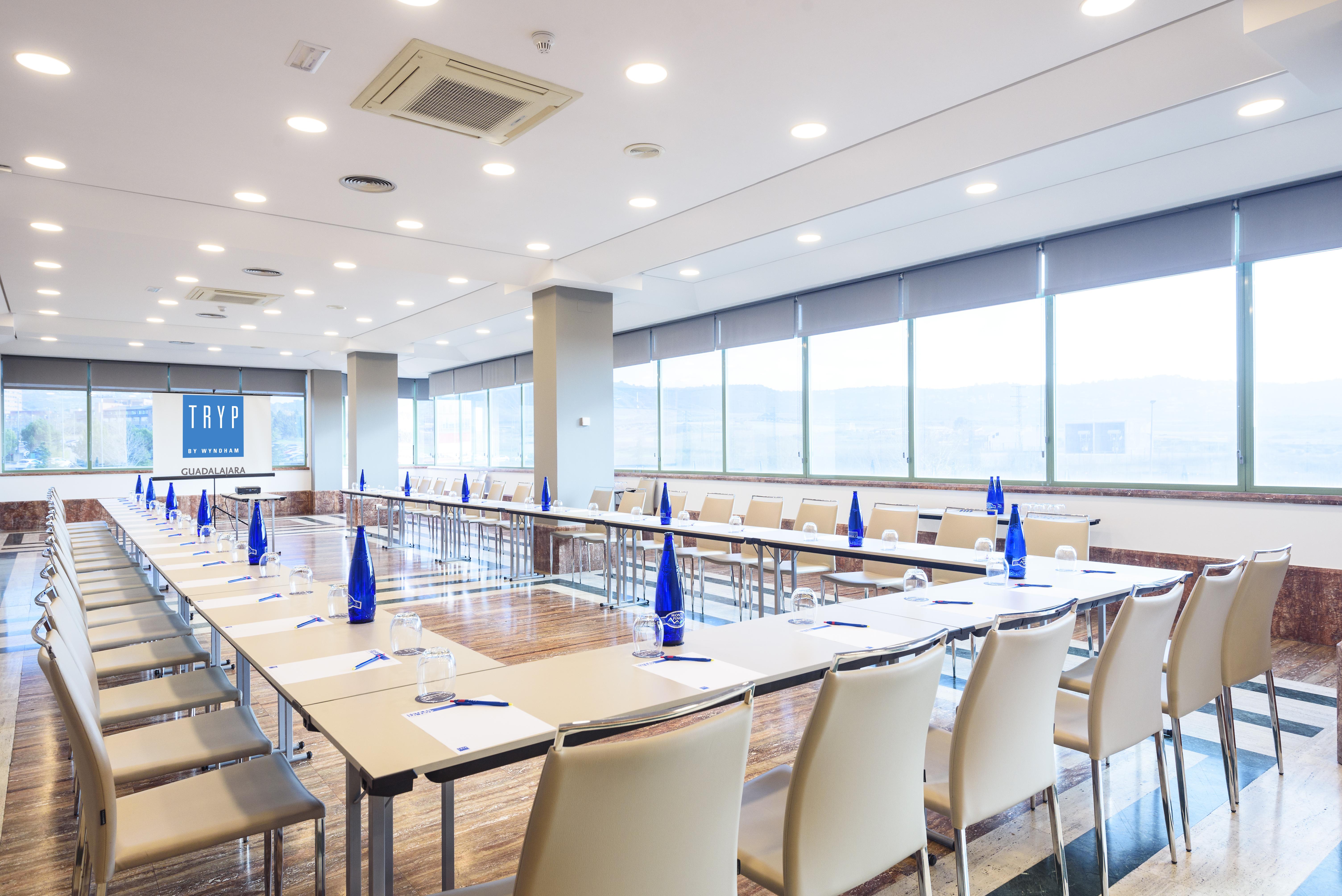 Hotel Guadalajara & Conference Center Affiliated By Melia Екстериор снимка